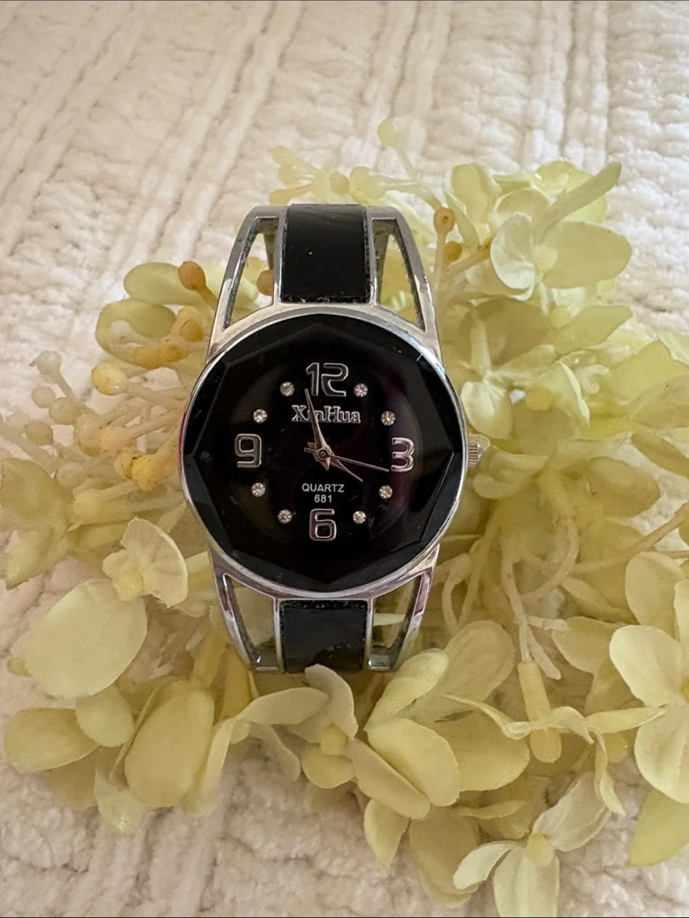 Black and Silver Women's Quartz Fashion Watch